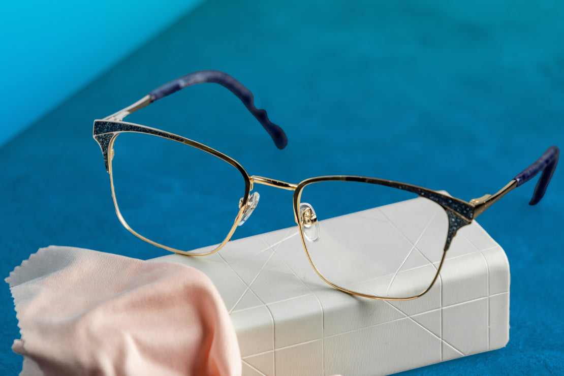 How to Clean My Eyeglasses